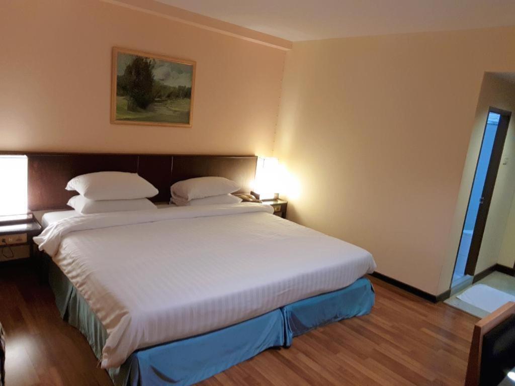 Dusit Hotel Sakon Nakhon Exteriör bild