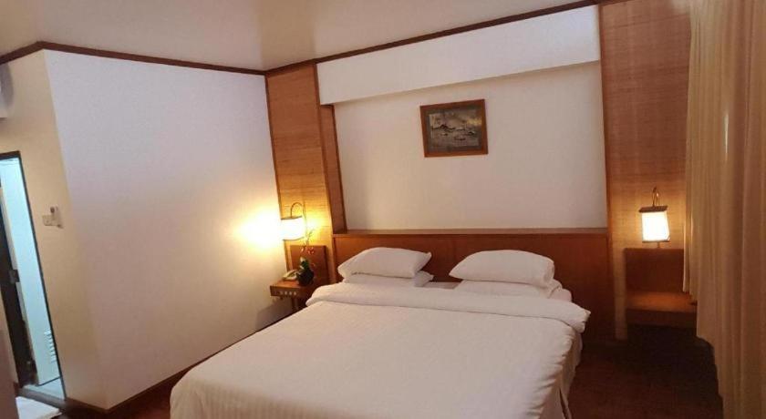 Dusit Hotel Sakon Nakhon Exteriör bild