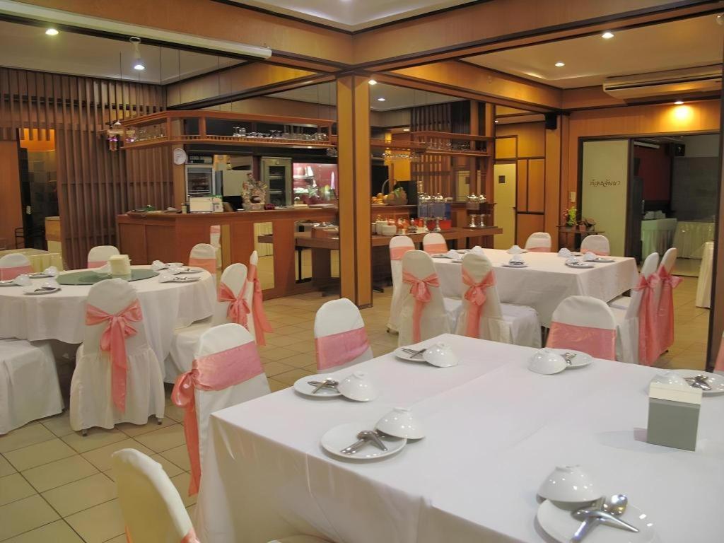 Dusit Hotel Sakon Nakhon Exteriör bild